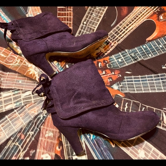 🍇Gorgeous Purple Suede Like Bamboo Purple Ankle Cuffed Booties! - Picture 5 of 13
